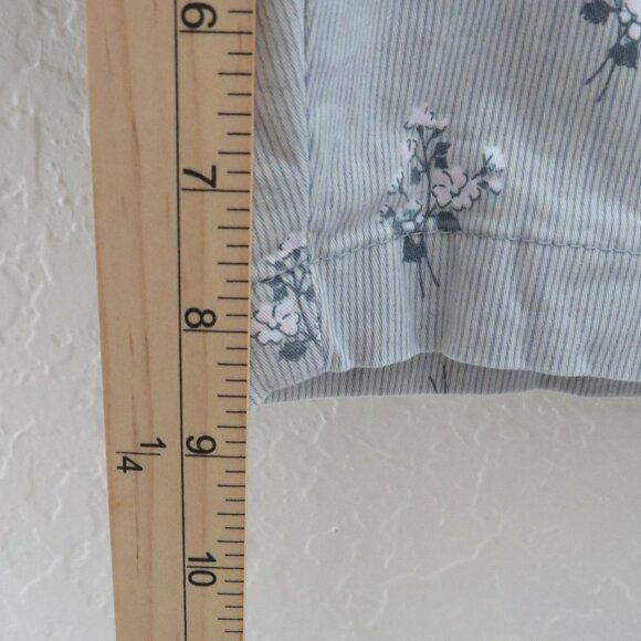 Lee*‎ Women's 1.5" Belt Loop Multipocketed Flat Front Floral Shorts~ Size Medium - Picture 7 of 10